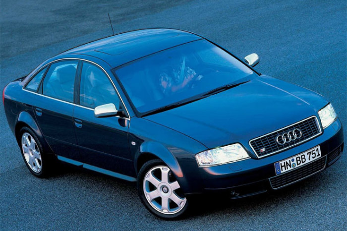  Audi S6     .