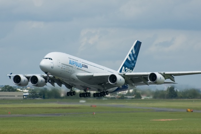 Самый большой пассажирский самолет это Airbus А380.