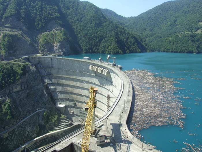 ГЭС Ингури не может не впечатлять.