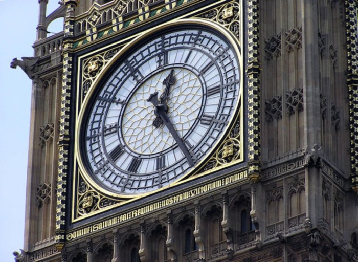 Перед вами самые знаменитые часы Европы – «Биг Бен», а заодно и украшения города.