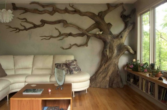 Для украшения стены идеально подойдёт массивная декорация в виде дерева. Такой элемент декора идеально будет смотреться в комнате в стиле минимализм.