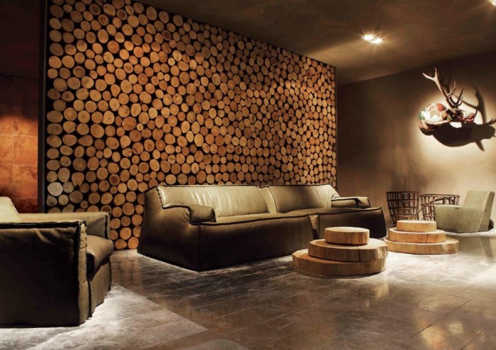 Имитация бревенчатой стены придаст интерьеру особую атмосферу тепла и уюта. Такая идея отлично будет смотреться как в гостиной, так и в зоне отдыха.