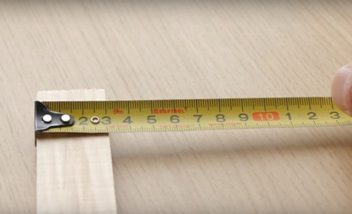 Измерение рулеткой с захватом предмета.
