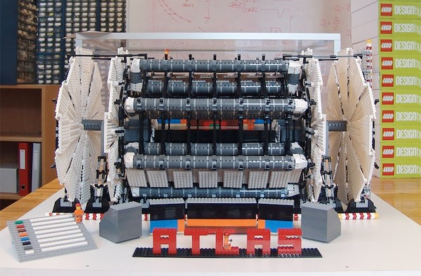 Большой адронный коллайдер из LEGO