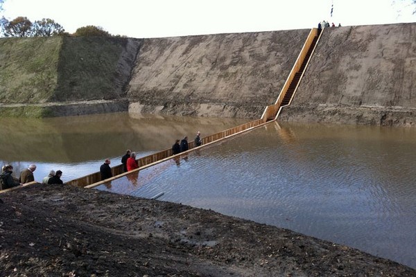Moses Bridge – мост, который заставил воды расступиться