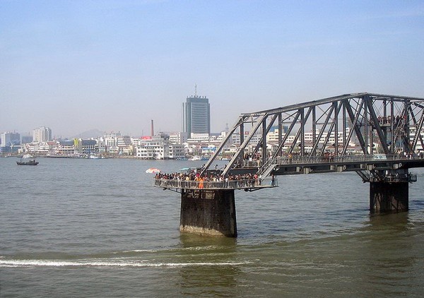 Пограничный мост между Китаем и Северной Кореей