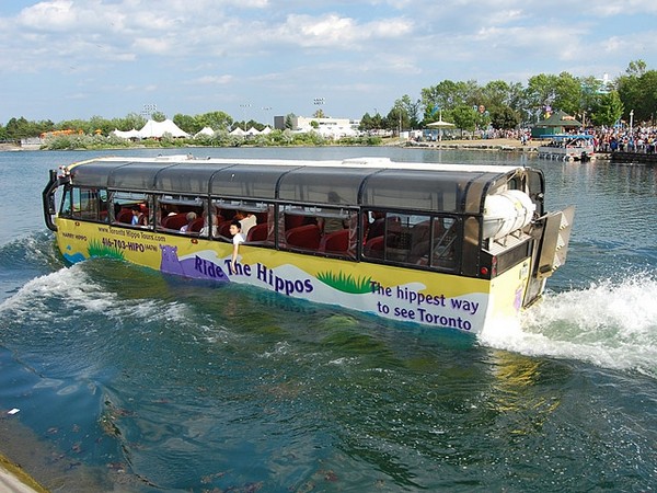 Hippo — плавающие автобусы в Торонто