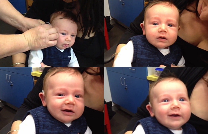 Малыш впервые слышит маму и папу.