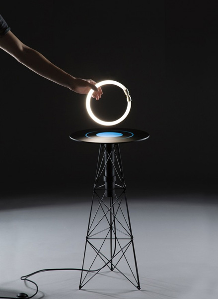 Электромагнитный стол от Florian Dussopt. Электромагнитный стол от Florian Dussopt.