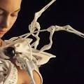 Голландский дизайнер создал платье с паучьими лапами