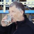 Билл Гейтс попробовал воду, переработанную из человеческих нечистот