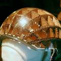 Британский студент создал картонный шлем, защищающий голову лучше пластикового