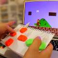 Устройство MaKey MaKey превражает любую вещь в компьютерную клавиатуру