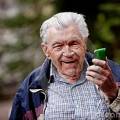 Появились мобильные телефоны для пенсионеров