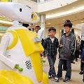 В Китае всё большую популярность приобретают робот-няня, робот-повар и робот-уборщик