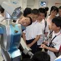 В Китае появился робот, развлекающий людей