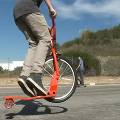 Американцы скрестили самокат, скейт и BMX