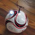 В Гарварде придумали футбольный мяч, генерирующий электричество