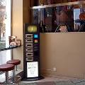 В Петербурге открылись бесплатные автоматы для зарядки любых мобильных