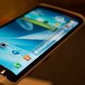 Samsung показал прототип смартфона с изогнутым экраном