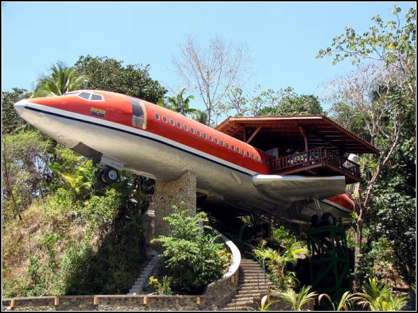 Отель из старого самолета Boeing 727