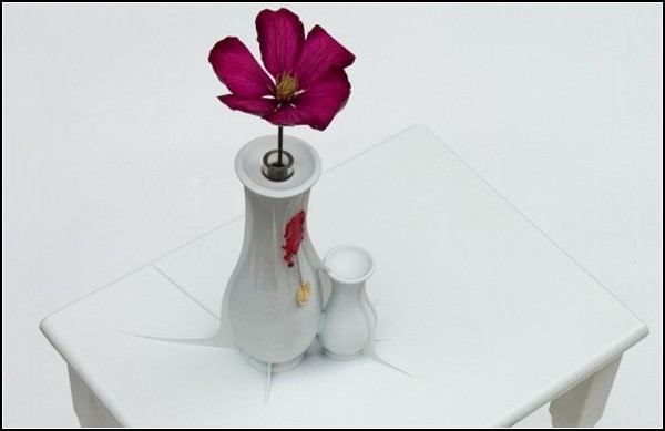 Стол-табуретка One со встроенными вазами