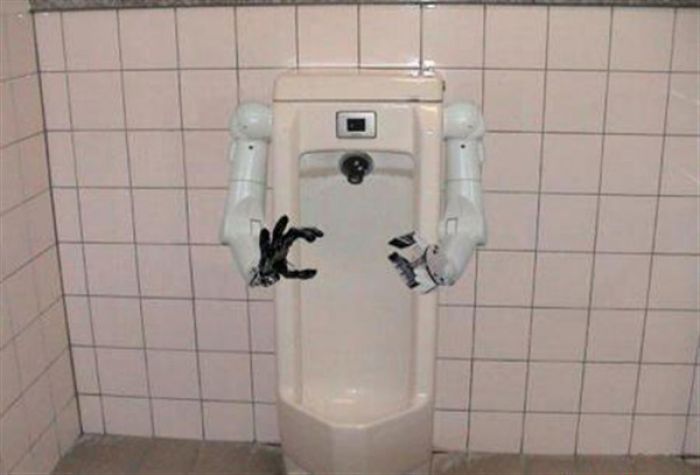 Робот, который поможет мужчине сходить в туалет по маленькому