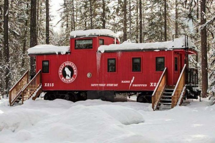 Red Caboose - старый вагон, переделанный в отельный номер на природе.
