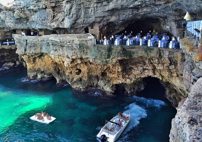 Grotta Palazzese - ресторан, расположенный в гроте диаметром 30 метров.