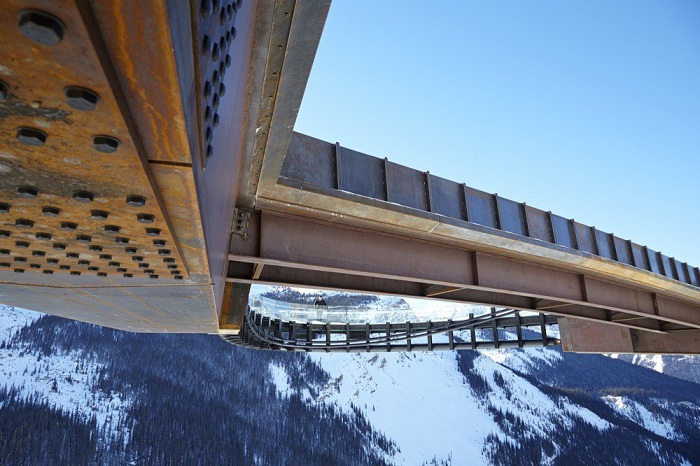 Кортеновская сталь и стекло - основные строительные материалы для Glacier Skywalk.