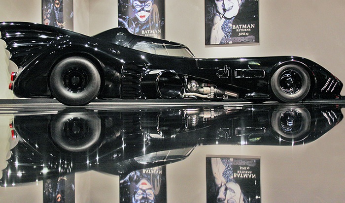 Бэтмобиль - модель, представленная в автомобильном музее Петерсена.