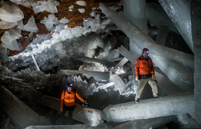 Огромные кристаллы в одной из пещер Мексики.