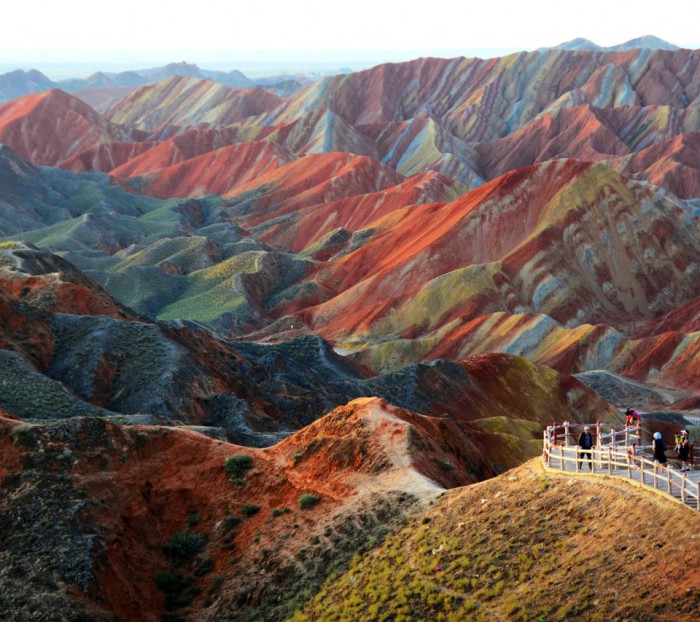 Цветные горы в Китае.