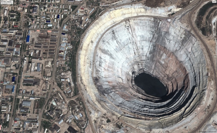 Одна з найбільших алмазних шахт у світі.