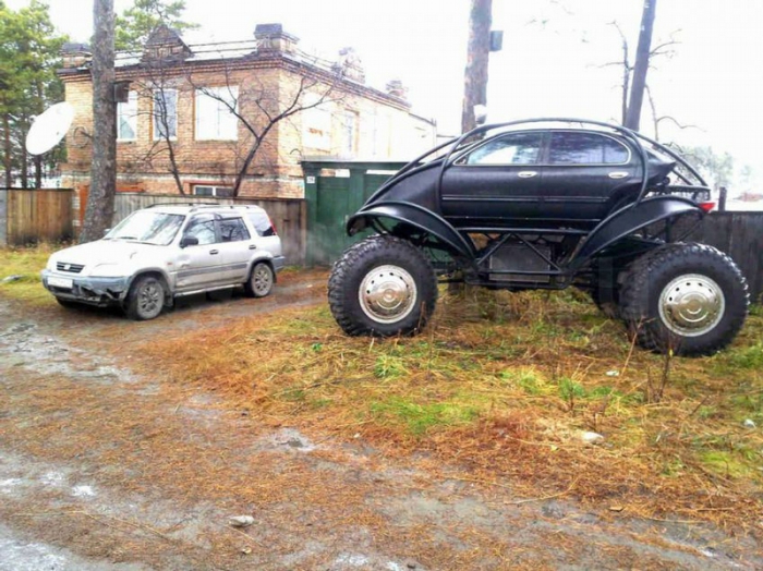 Алтайский умелец превратил Nissan в сумасшедший вездеход