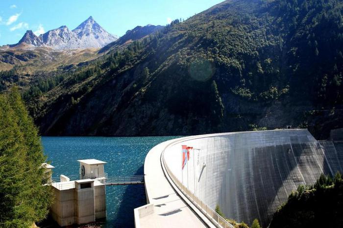 Плотина Контра в Швейцарии.