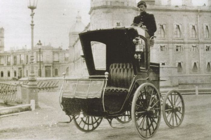Первый российский автомобиль за электрическом ходу.
