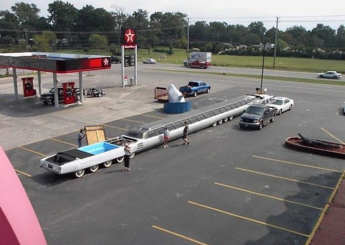 Самый длинный в мире лимузин.