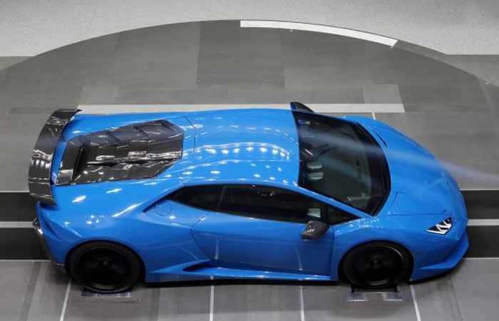 Автомобиль Lamborghini Superleggera Huracan.