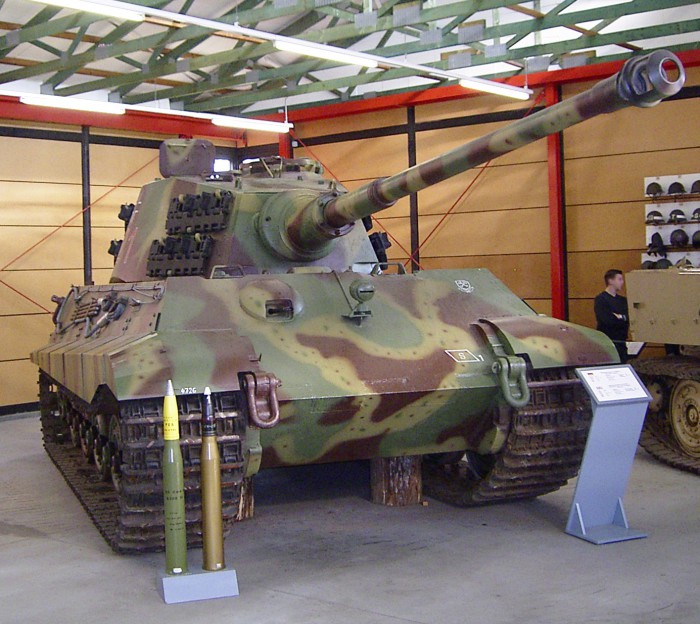 Тяжёлый танк Tiger II.