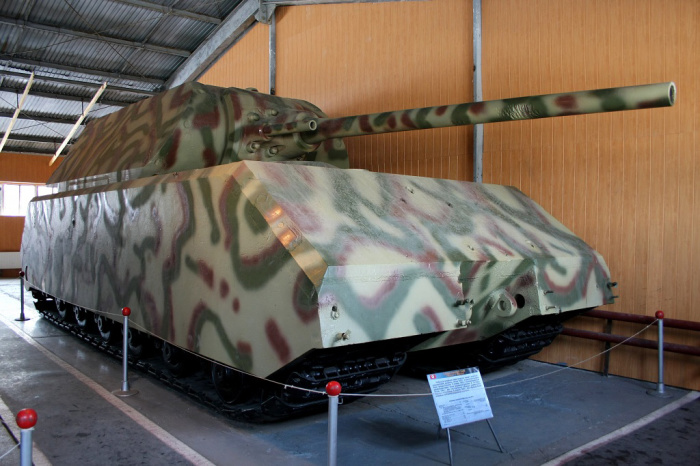  Сверхтяжелый немецкий танк Maus.