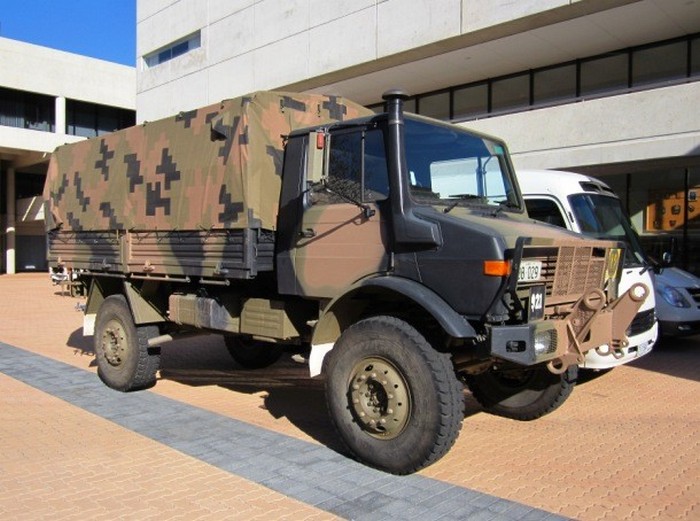 Многоцелевой военный грузовик Unimog.