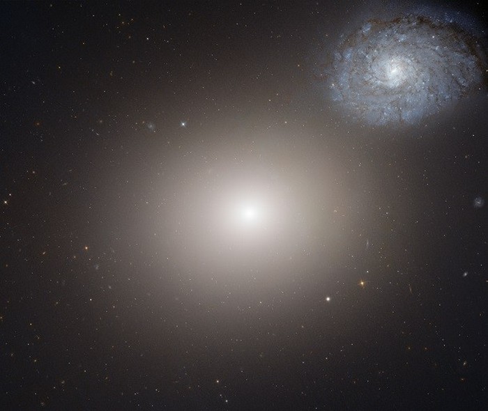 M60 и NGC 4647 - галактическая пара.