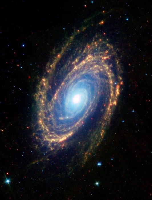 Спиральная галактика со сверхмассивной черной дырой.