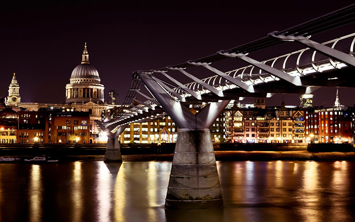 Мост «Миллениум» в Лондоне: ночной кадр