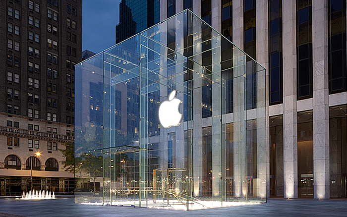 Магазин Apple на 5-ой авеню в Нью Йорке