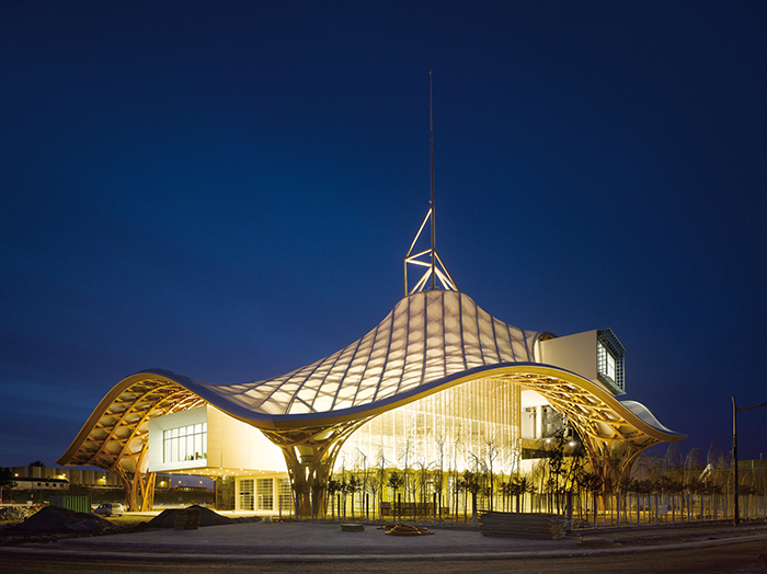 Національний центр мистецтва і культури імені Жоржа Помпіду в Меці: нічний кадр