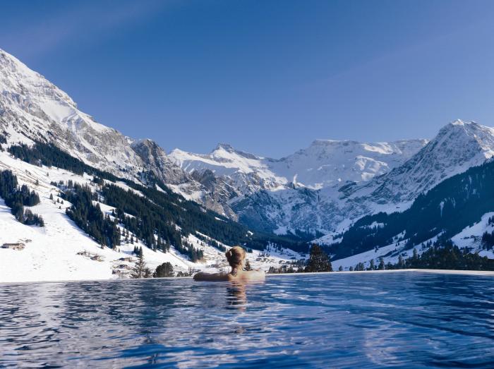Так называемый бесконечный бассейн, который находится в отеле The Cambrian Hotel Adelboden &amp;amp;amp;amp;amp;amp; Spa, расположенном в Швейцарских Альпах.