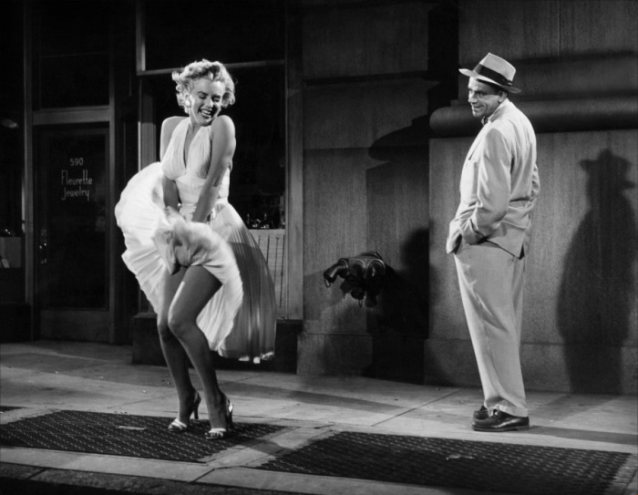 Потрясающая актриса Мэрилин Монро в роли Девушки из фильма Зуд седьмого года (1955 год).