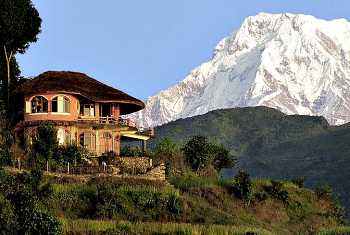 Роскошный особняк с видом на Гималаи.